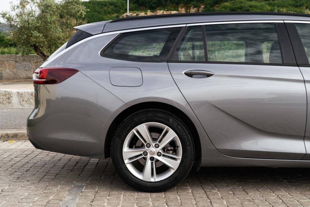 opel-insignia-sports-tourer-2019-diesel-1598cc