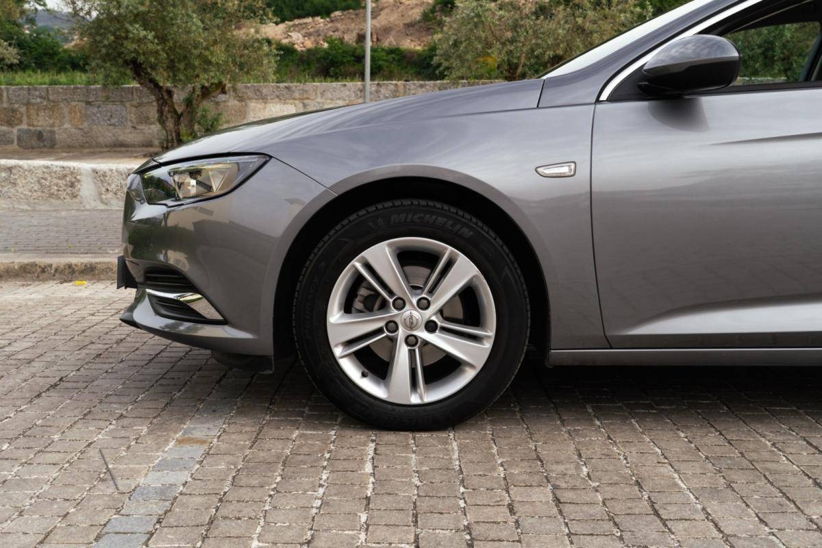 opel-insignia-sports-tourer-2019-diesel-1598cc
