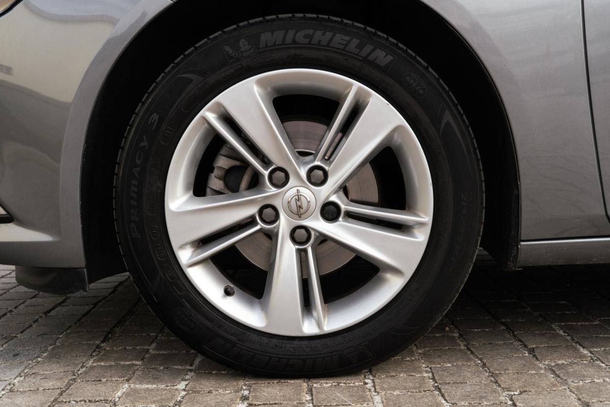 opel-insignia-sports-tourer-2019-diesel-1598cc