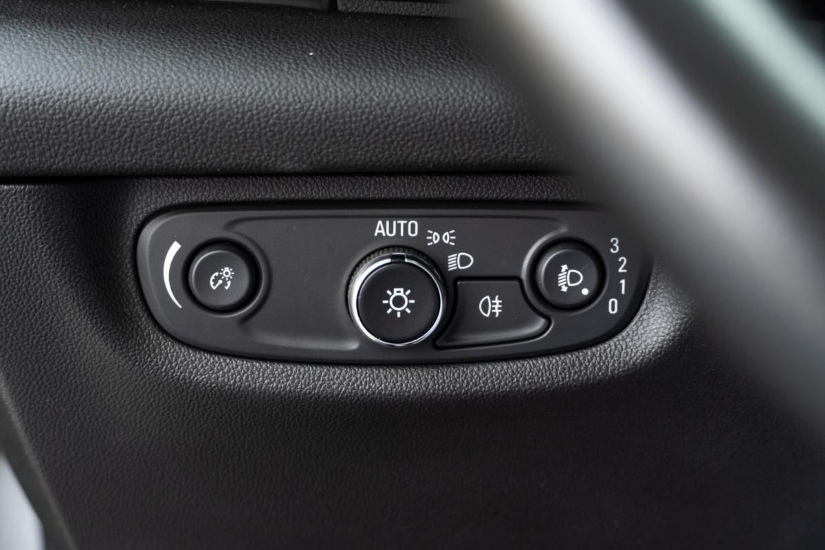 opel-insignia-sports-tourer-2019-diesel-1598cc