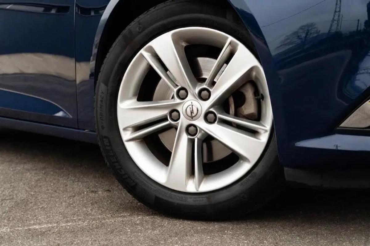 opel-insignia-sports-tourer-2019-diesel-1598cc