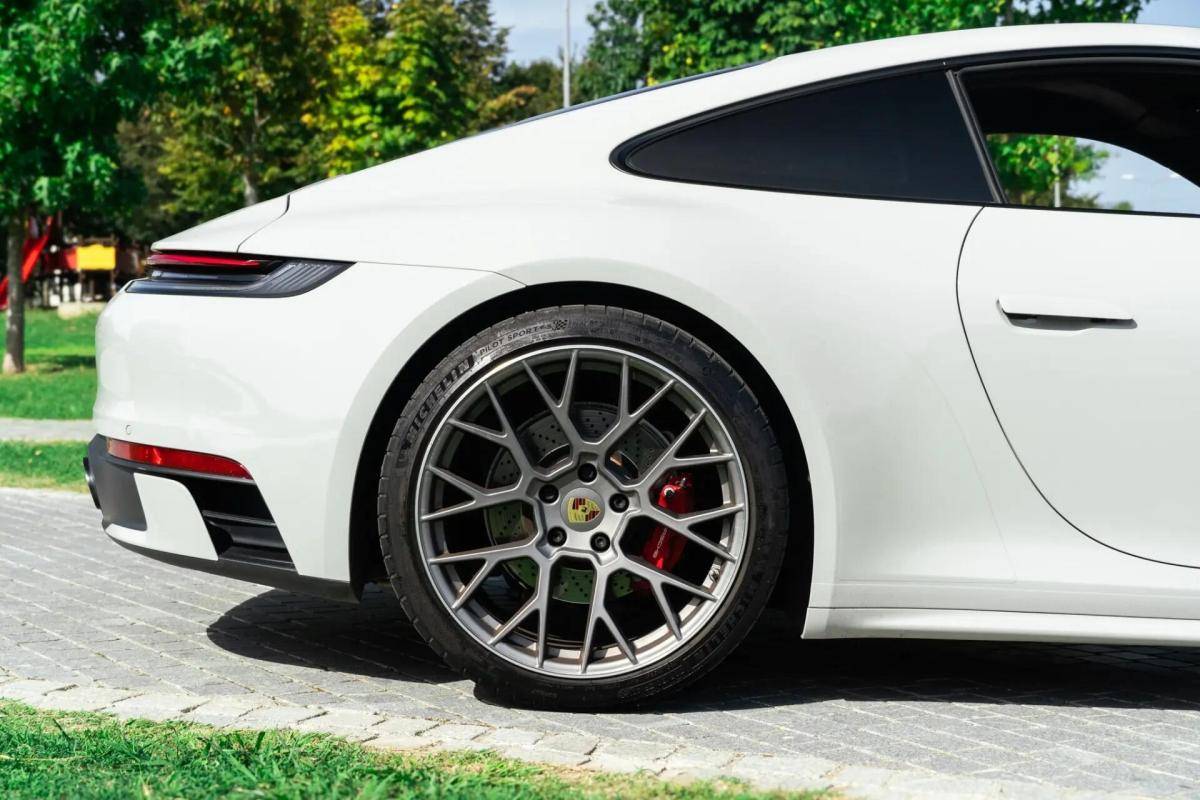 porsche-992-2021-gasolina-2981cc