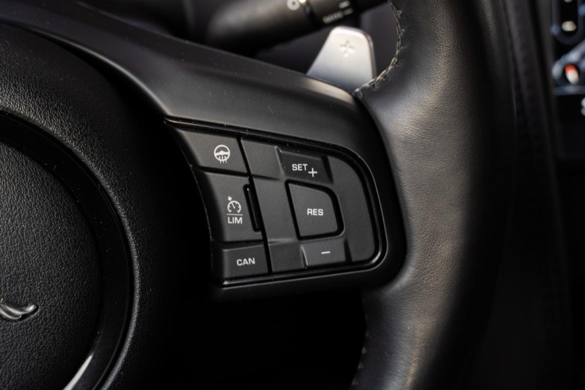 jaguar-f-type-2019-gasolina-1997cc