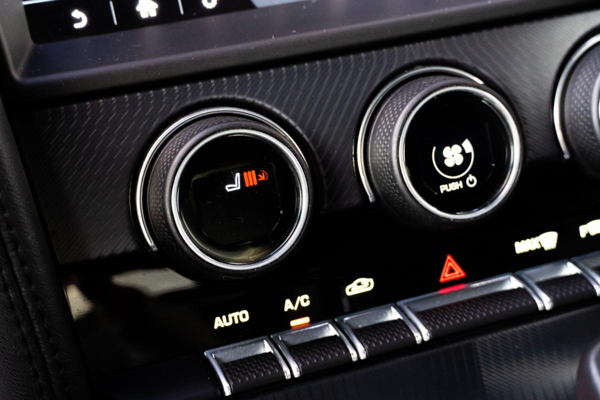 jaguar-f-type-2019-gasolina-1997cc