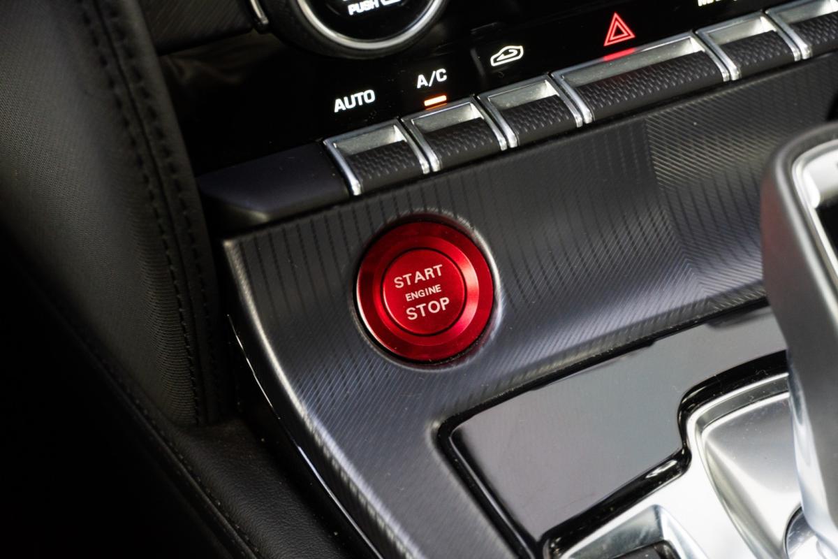 jaguar-f-type-2019-gasolina-1997cc