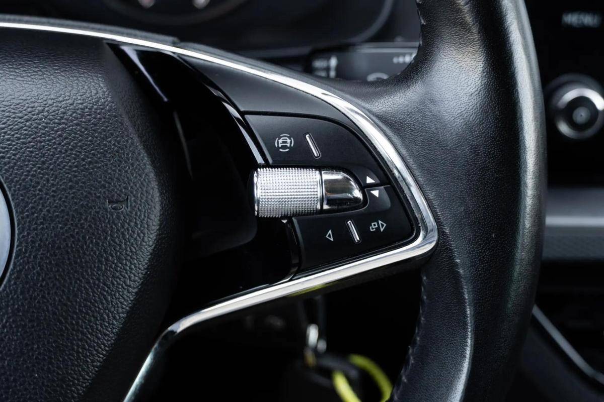 skoda-kamiq-2023-gasolina-999cc
