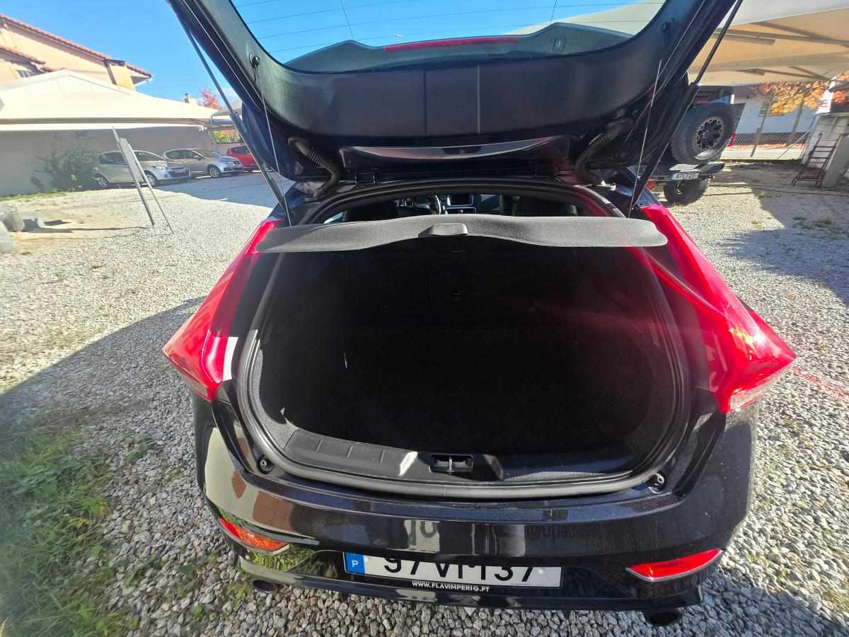 volvo-v40-d2-1-6-2014-diesel-1560cc