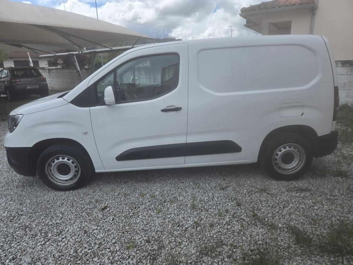 opel-combo-1-5-2021-diesel-1499cc