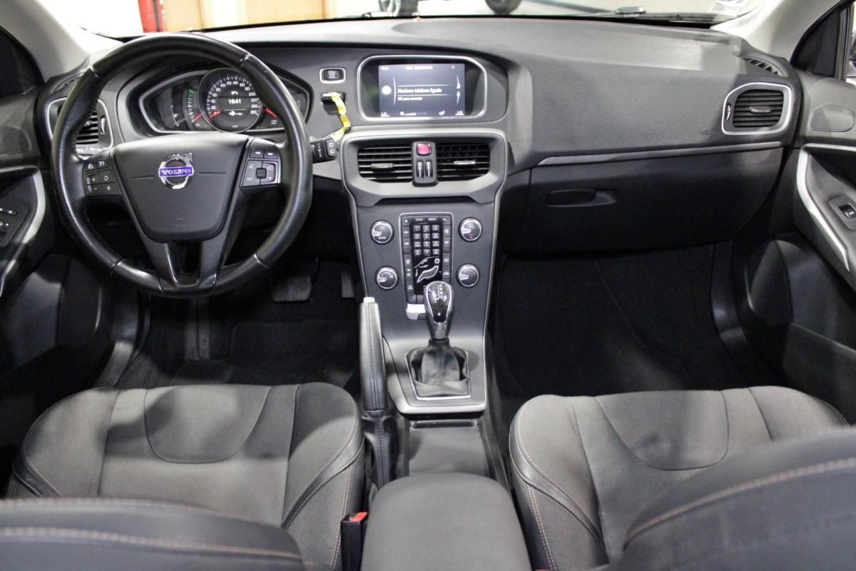 volvo-v40-cross-country-2016-diesel-1969cc