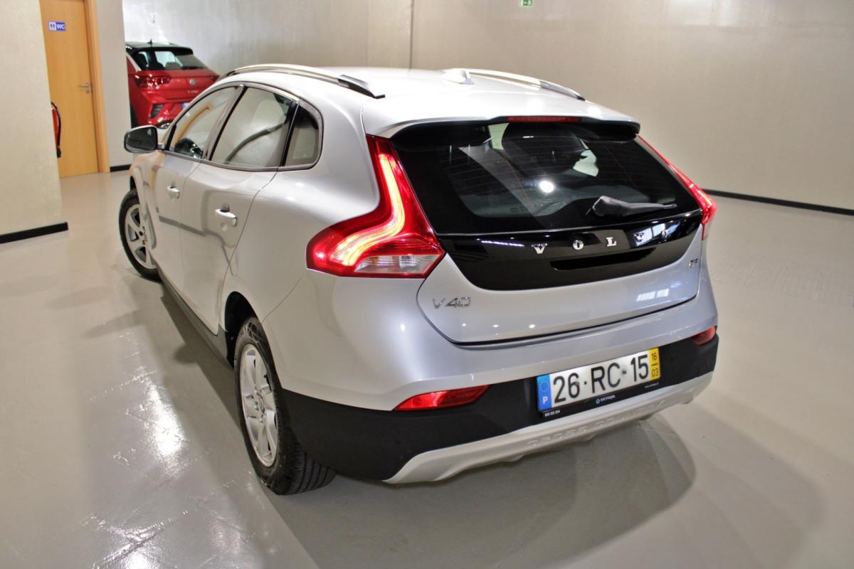 volvo-v40-cross-country-2016-diesel-1969cc