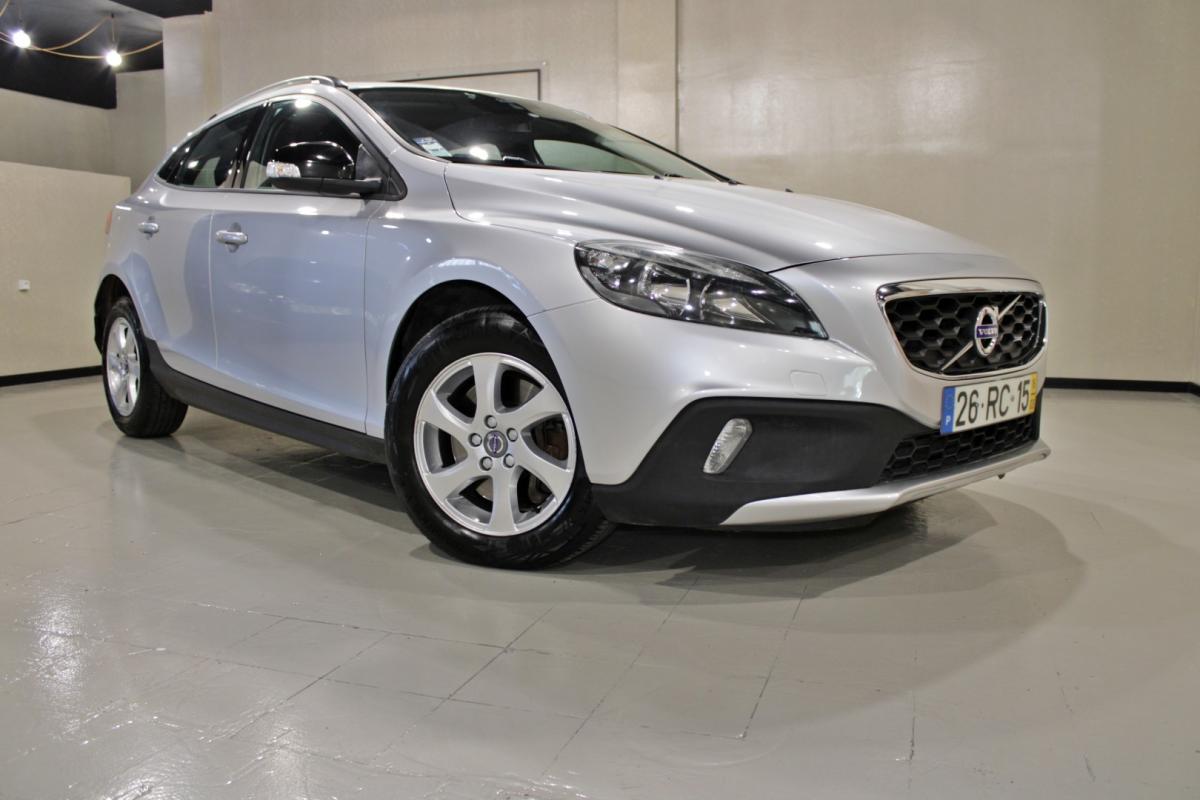 volvo-v40-cross-country-2016-diesel-1969cc