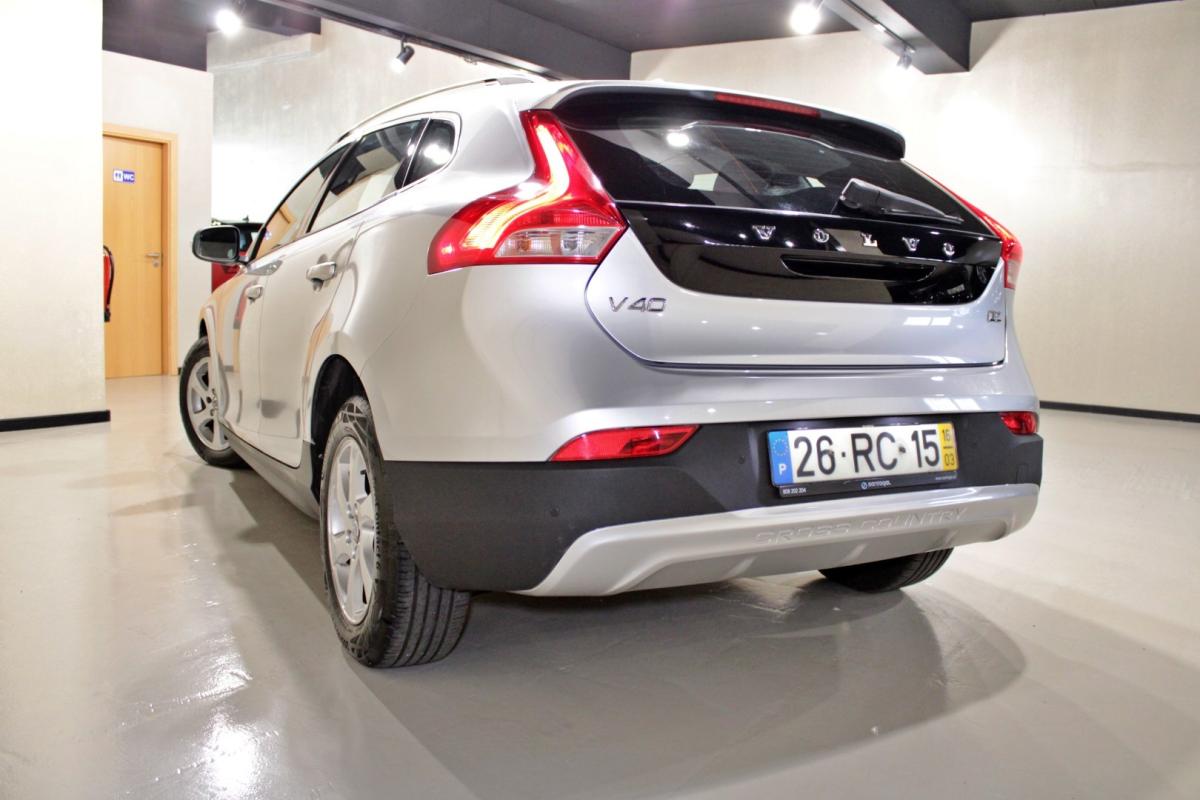 volvo-v40-cross-country-2016-diesel-1969cc