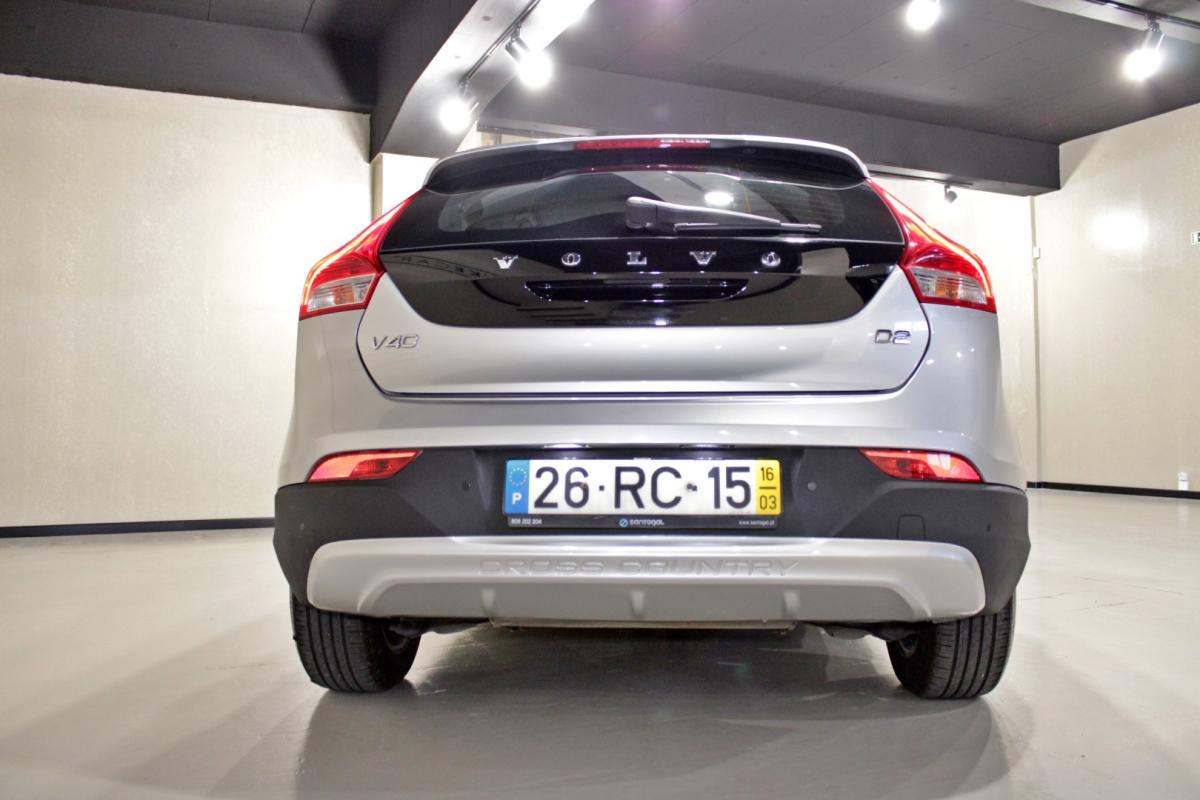 volvo-v40-cross-country-2016-diesel-1969cc