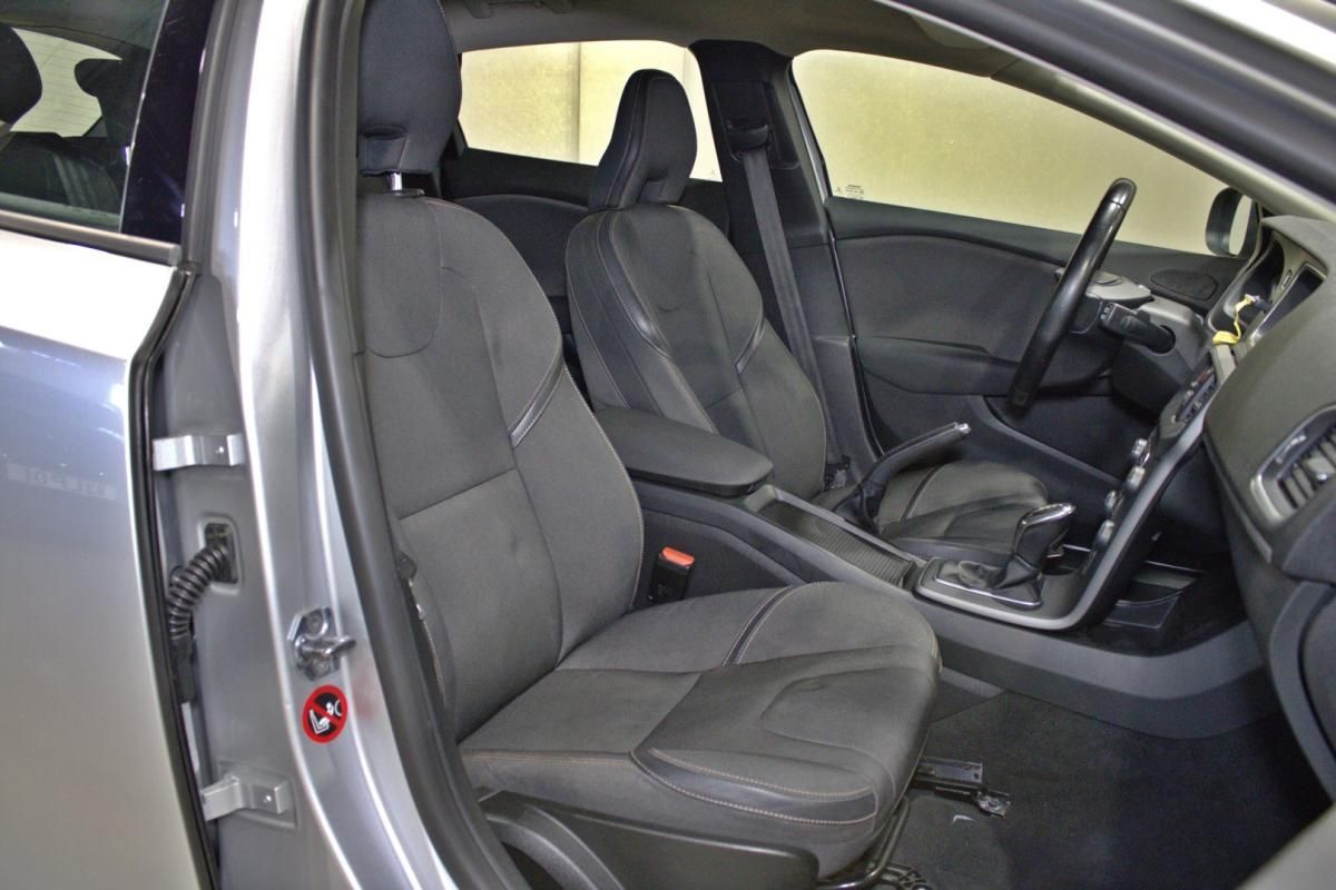volvo-v40-cross-country-2016-diesel-1969cc