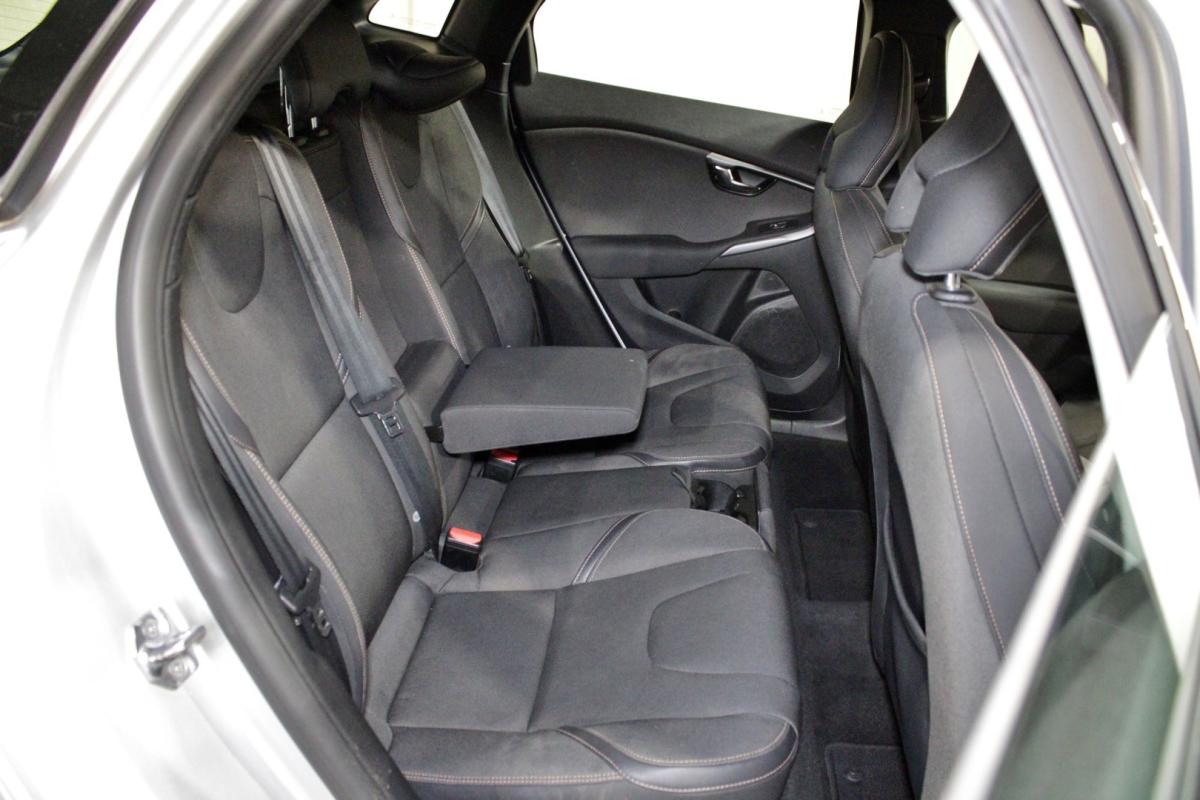 volvo-v40-cross-country-2016-diesel-1969cc