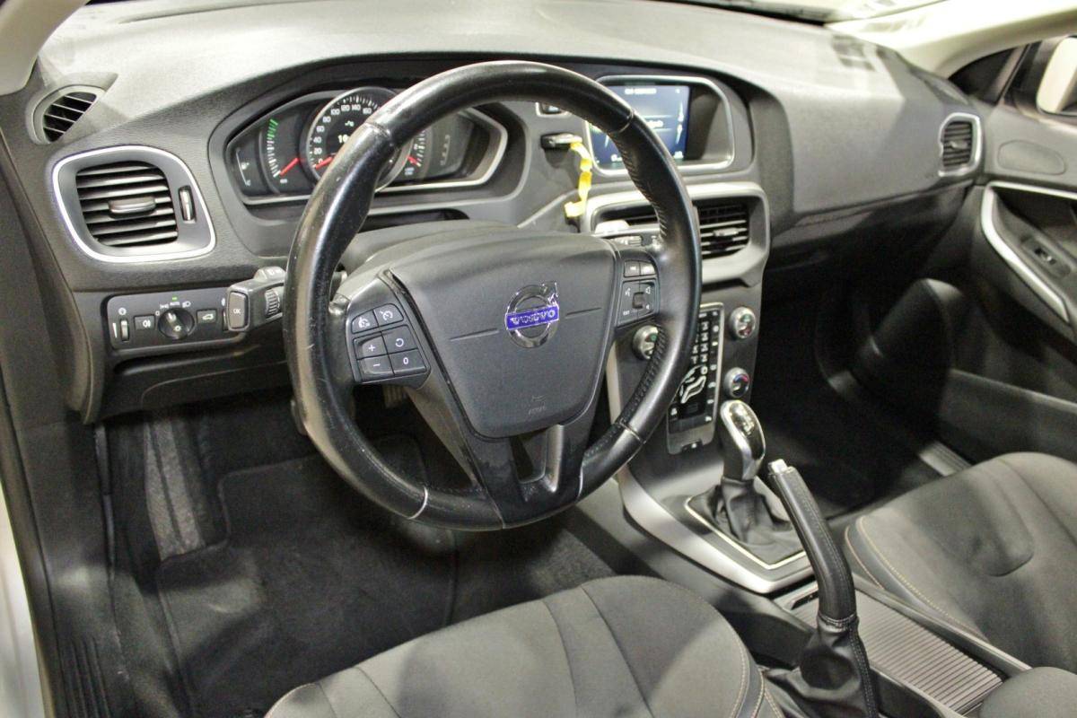 volvo-v40-cross-country-2016-diesel-1969cc