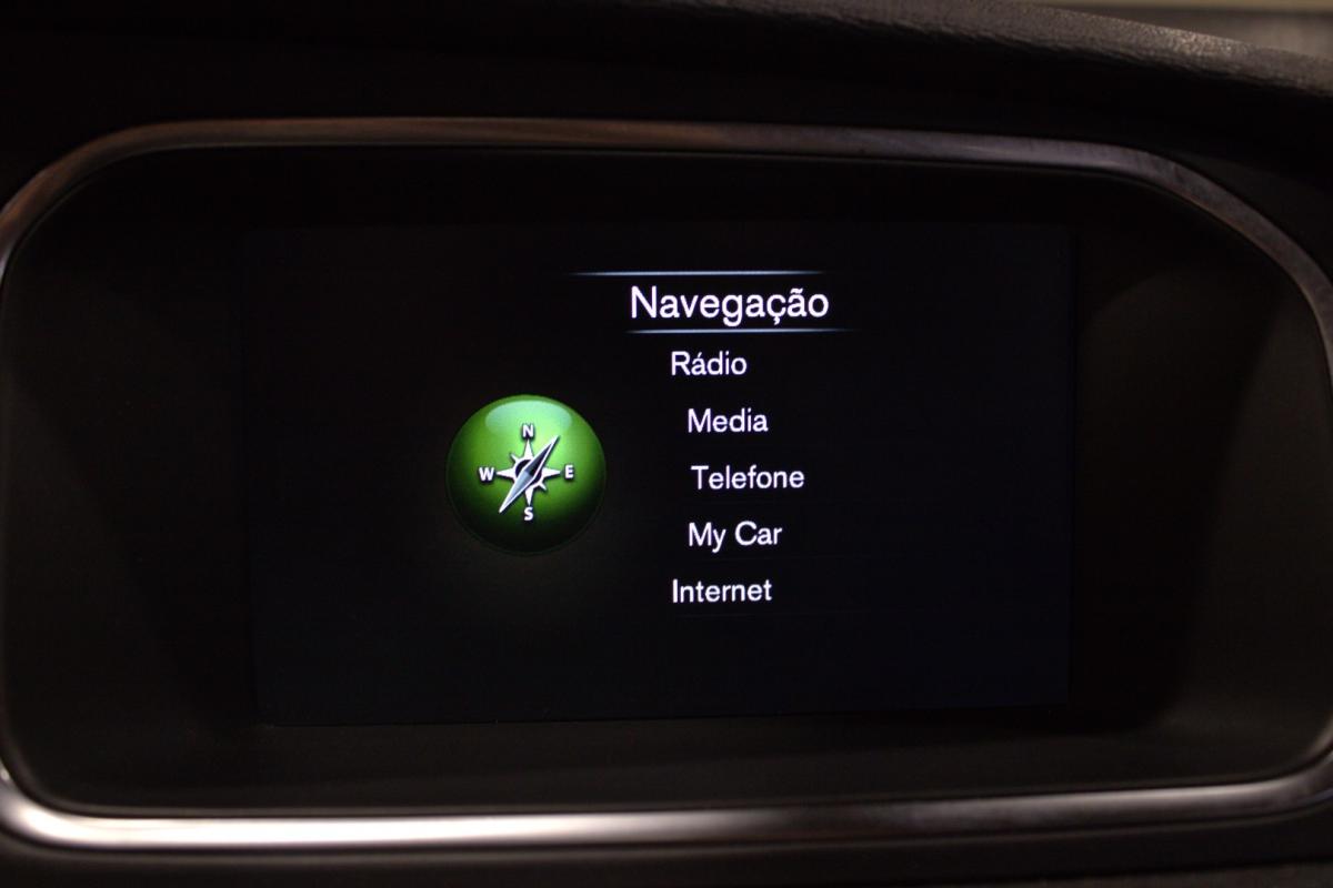 volvo-v40-cross-country-2016-diesel-1969cc