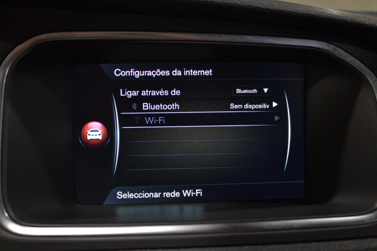 volvo-v40-cross-country-2016-diesel-1969cc