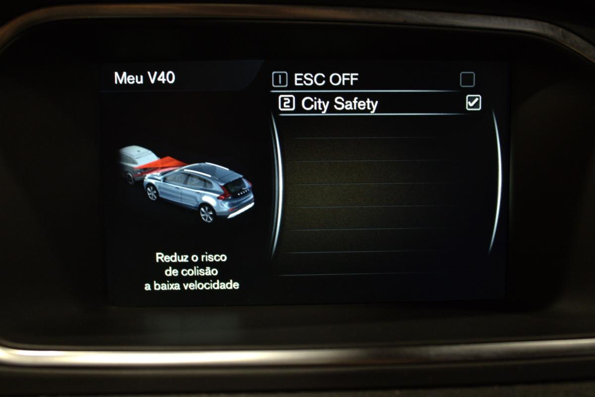 volvo-v40-cross-country-2016-diesel-1969cc