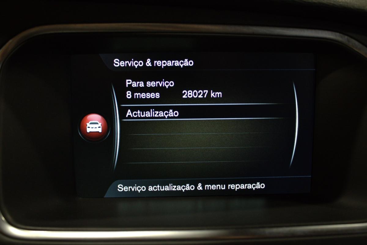 volvo-v40-cross-country-2016-diesel-1969cc