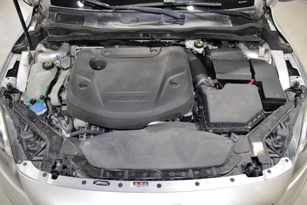 volvo-v40-cross-country-2016-diesel-1969cc
