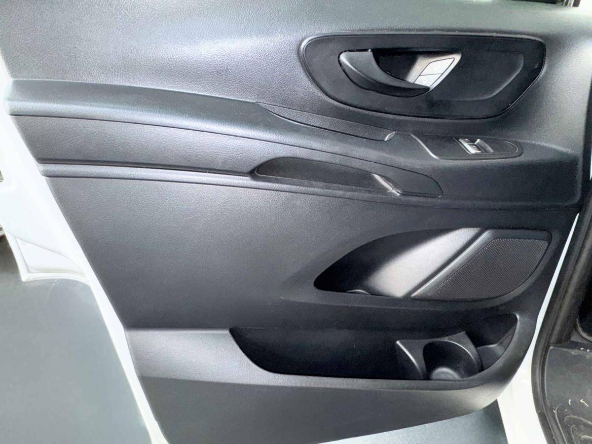 mercedes-benz-vito-2022-diesel-1950cc