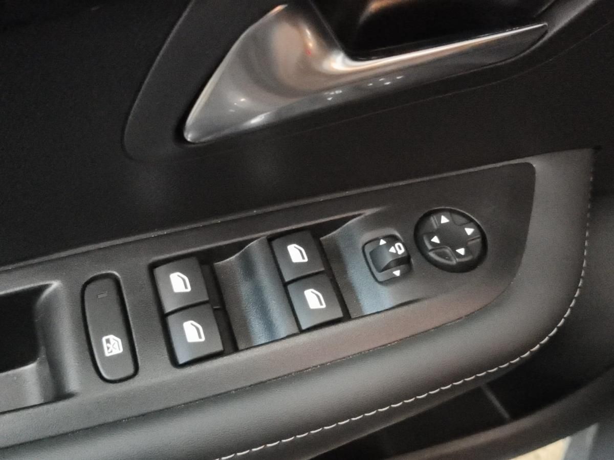 peugeot-208-2025-gasolina-1199cc