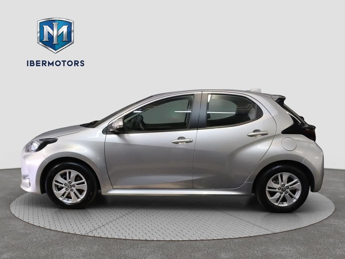 toyota-yaris-2024-hibrido-a-gasolina-1490cc