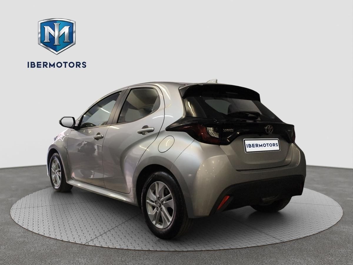 toyota-yaris-2024-hibrido-a-gasolina-1490cc