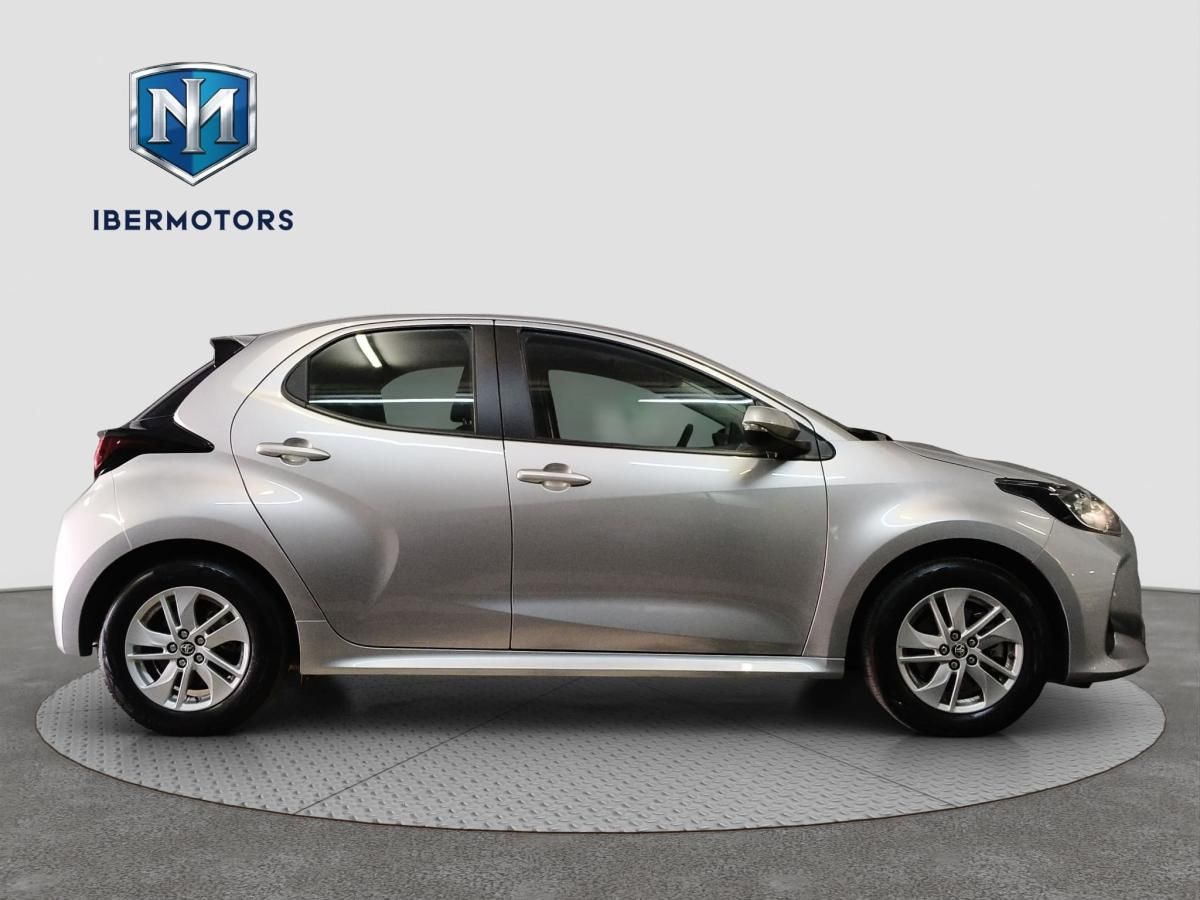 toyota-yaris-2024-hibrido-a-gasolina-1490cc