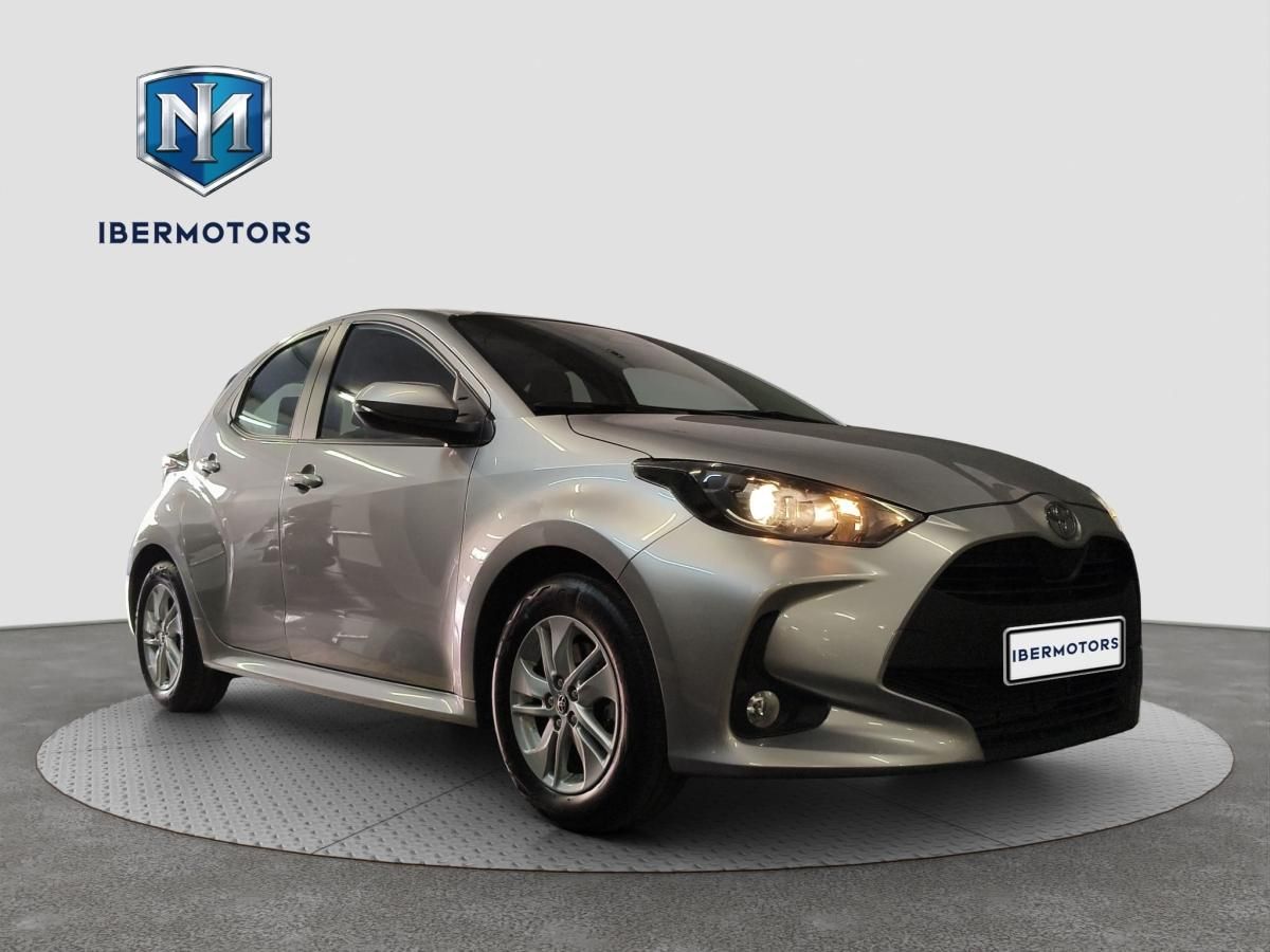toyota-yaris-2024-hibrido-a-gasolina-1490cc