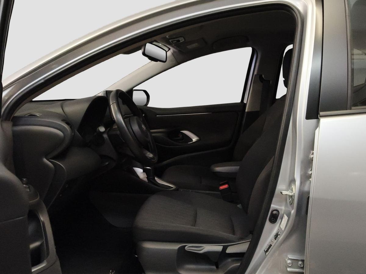 toyota-yaris-2024-hibrido-a-gasolina-1490cc