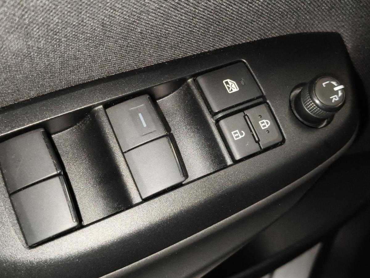 toyota-yaris-2024-hibrido-a-gasolina-1490cc