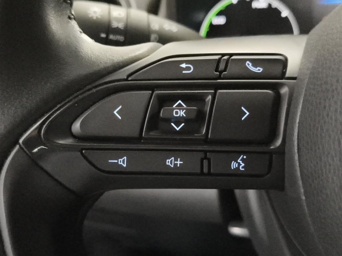toyota-yaris-2024-hibrido-a-gasolina-1490cc