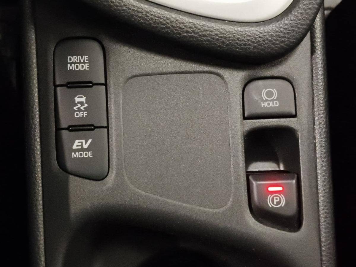 toyota-yaris-2024-hibrido-a-gasolina-1490cc