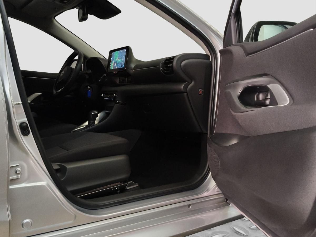 toyota-yaris-2024-hibrido-a-gasolina-1490cc