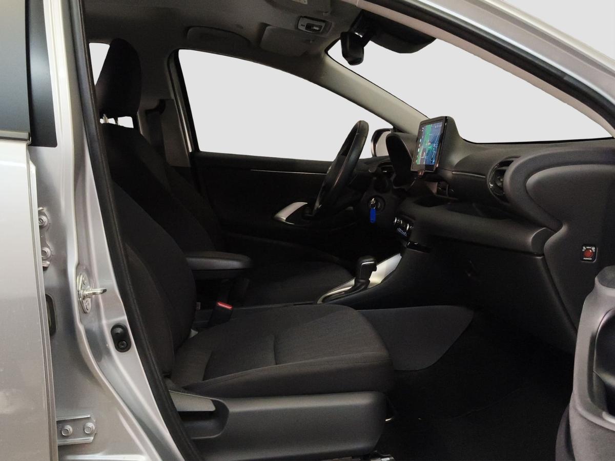 toyota-yaris-2024-hibrido-a-gasolina-1490cc