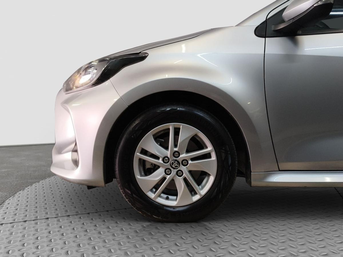 toyota-yaris-2024-hibrido-a-gasolina-1490cc