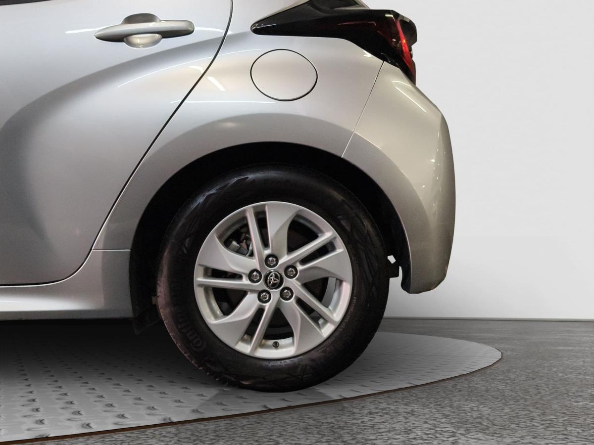 toyota-yaris-2024-hibrido-a-gasolina-1490cc