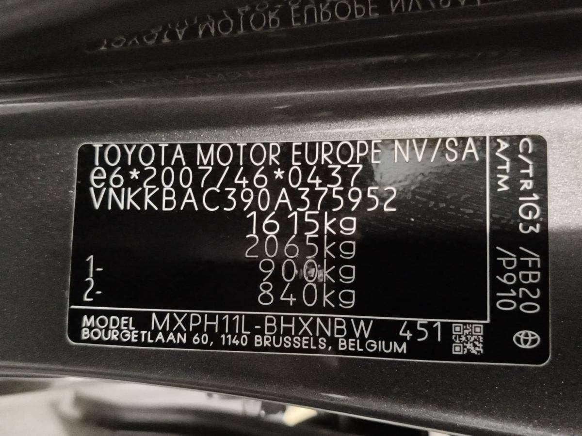 toyota-yaris-2024-hibrido-a-gasolina-1490cc