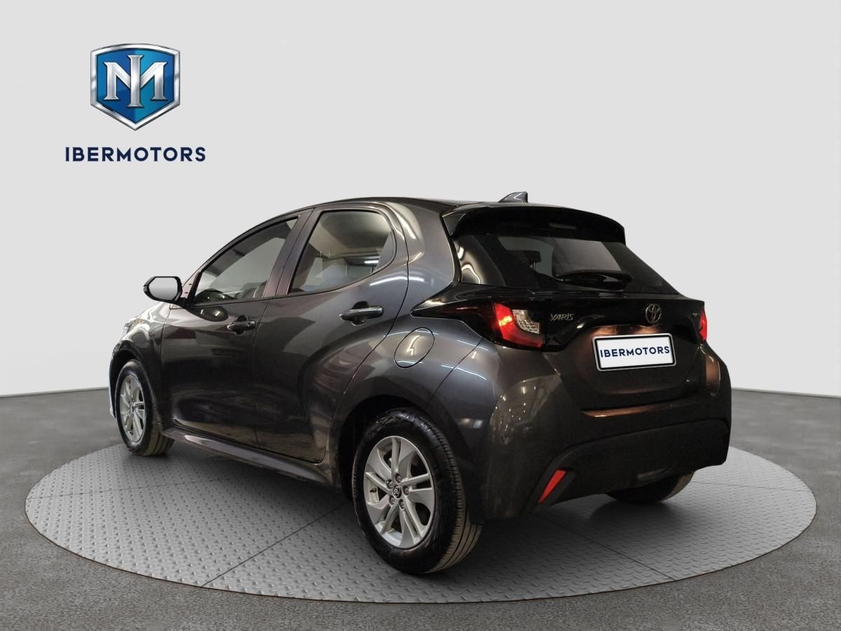 toyota-yaris-2024-hibrido-a-gasolina-1490cc
