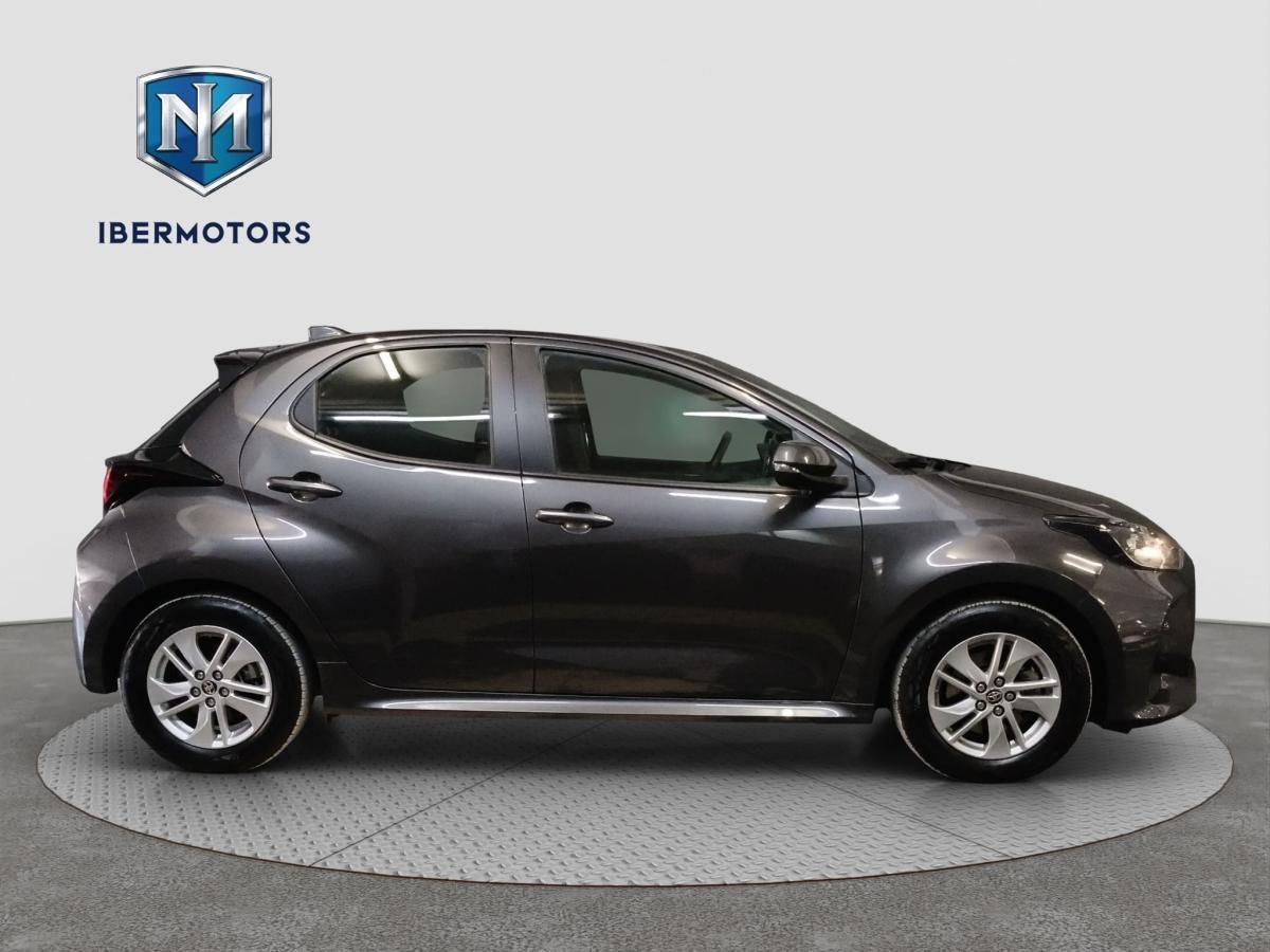 toyota-yaris-2024-hibrido-a-gasolina-1490cc