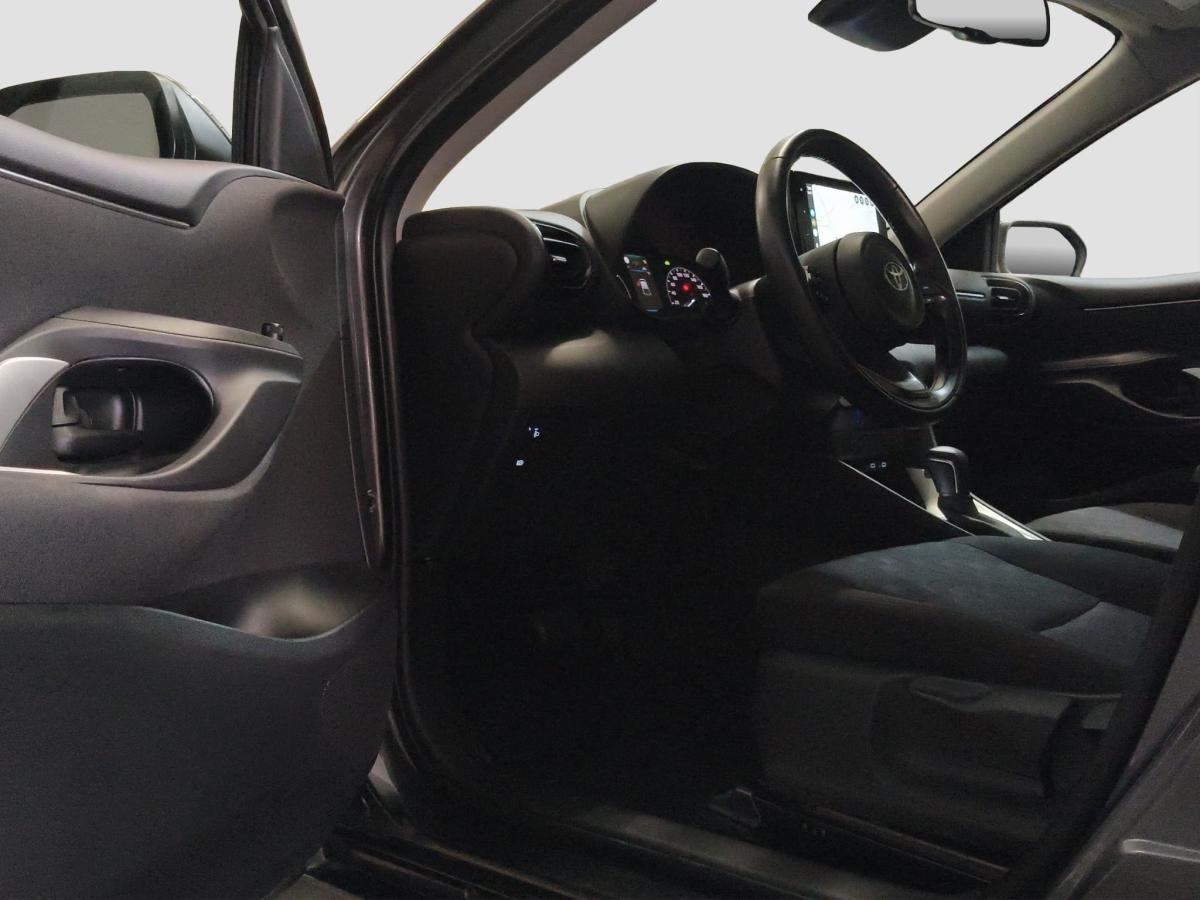 toyota-yaris-2024-hibrido-a-gasolina-1490cc