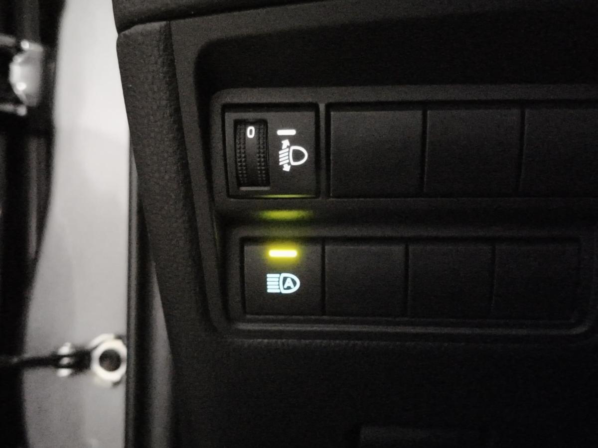toyota-yaris-2024-hibrido-a-gasolina-1490cc