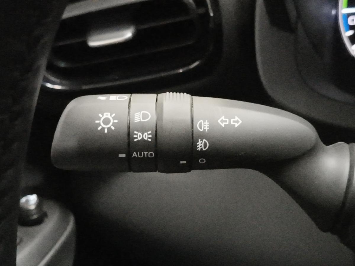 toyota-yaris-2024-hibrido-a-gasolina-1490cc