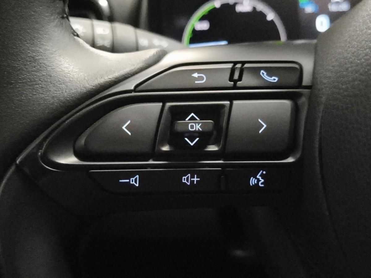 toyota-yaris-2024-hibrido-a-gasolina-1490cc
