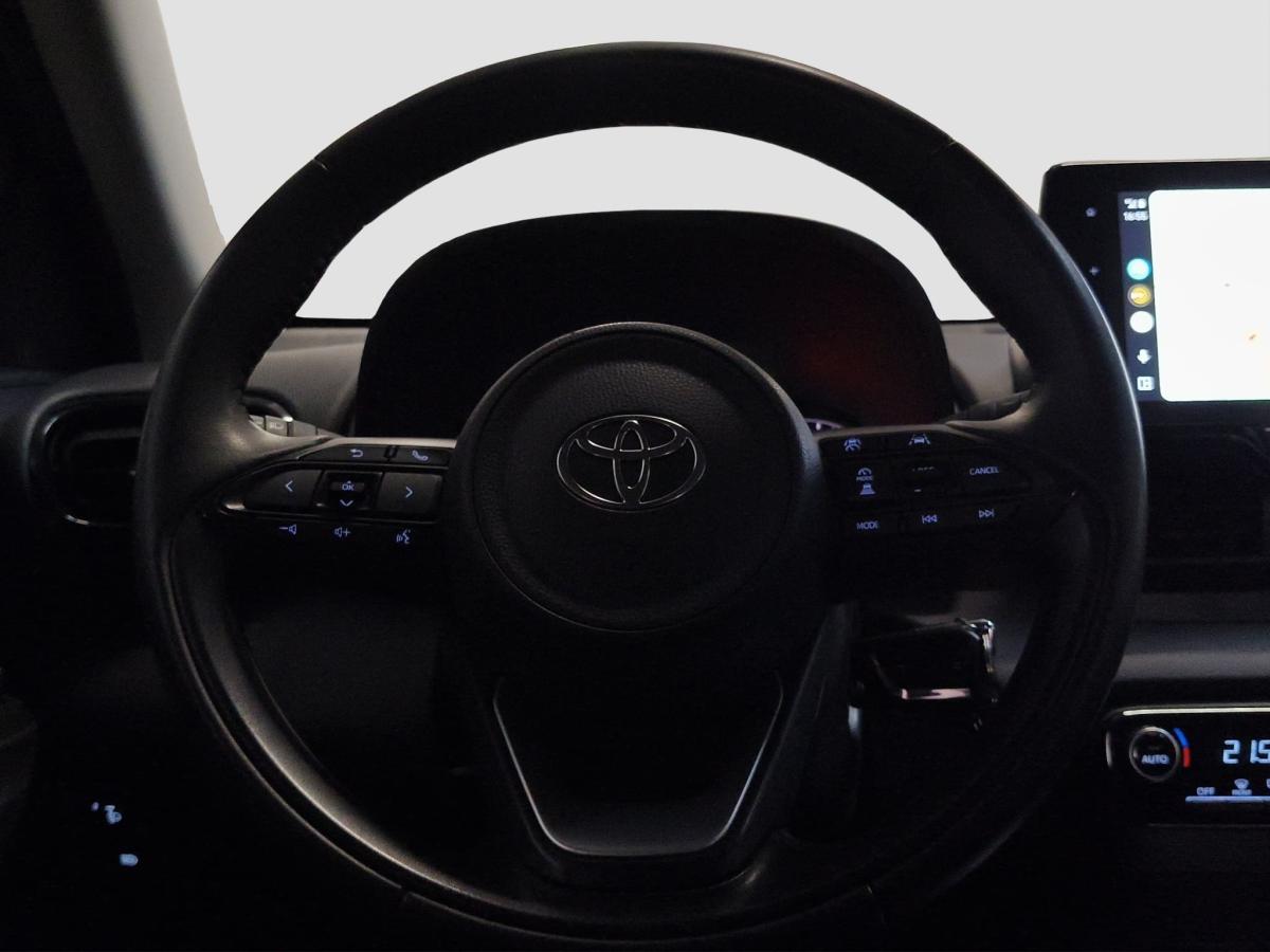 toyota-yaris-2024-hibrido-a-gasolina-1490cc