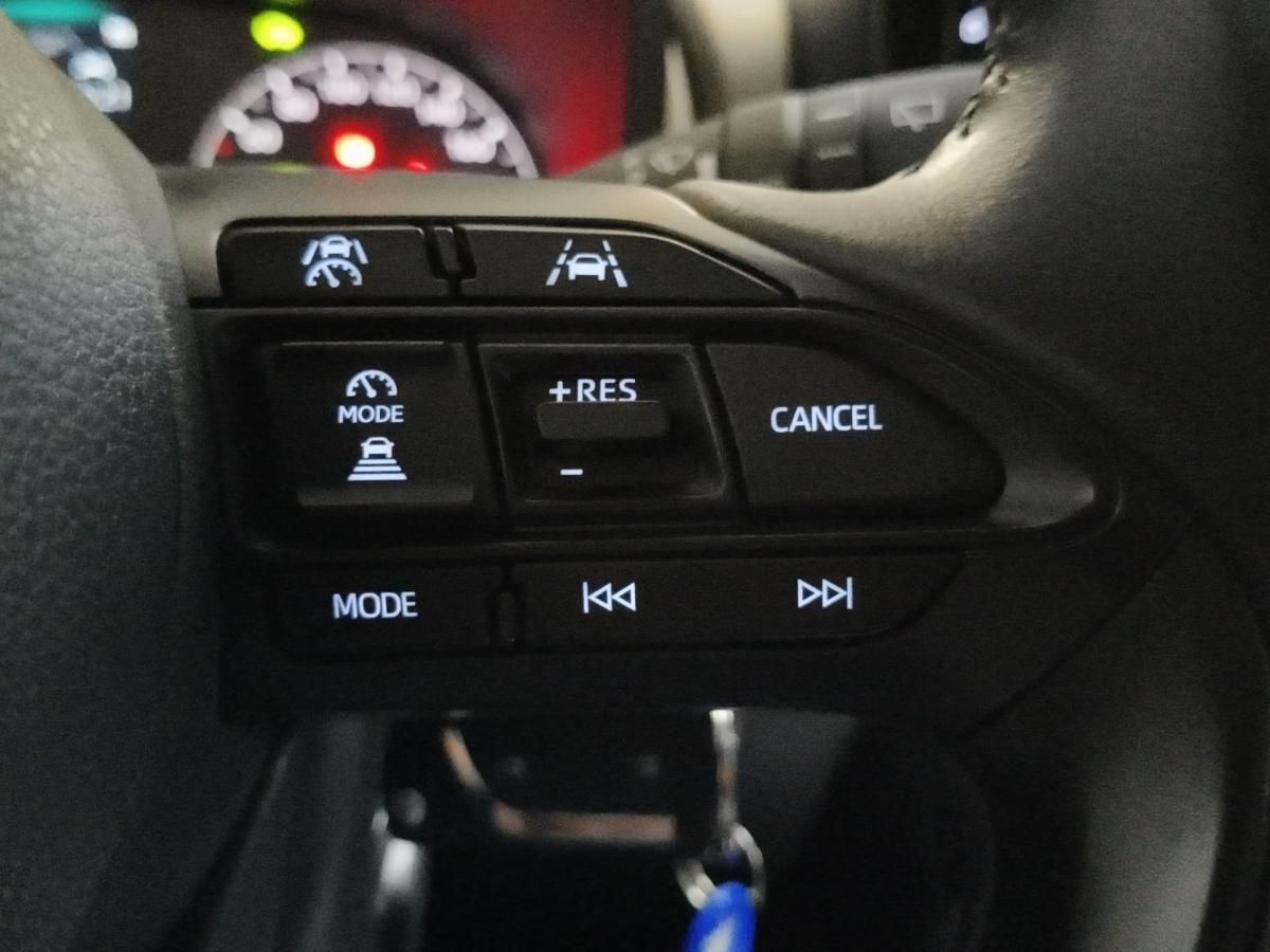 toyota-yaris-2024-hibrido-a-gasolina-1490cc