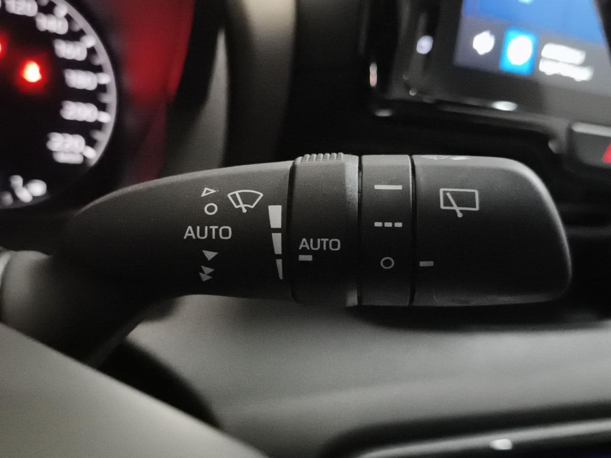 toyota-yaris-2024-hibrido-a-gasolina-1490cc