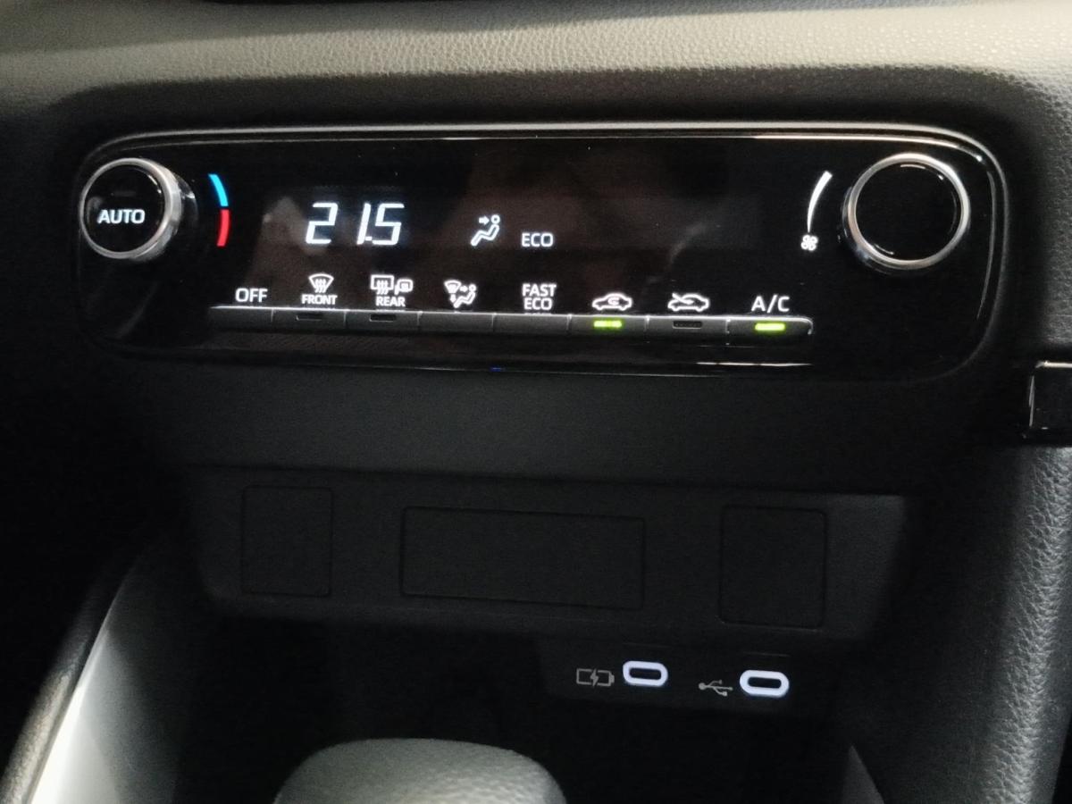 toyota-yaris-2024-hibrido-a-gasolina-1490cc